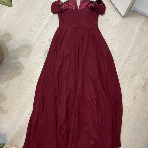 Burgundy gown with leg slit - Picture 4 of 5